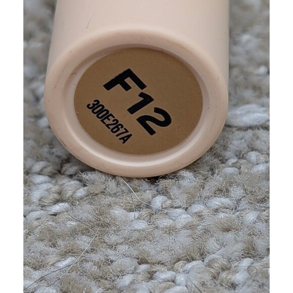 Makeup Revolution London Fast Base Stick Foundation F12 Dark Brown Never Used - Picture 4 of 4